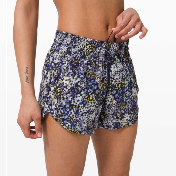 lululemon athletica Pants - NWT Lululemon Tracker Short V *4"